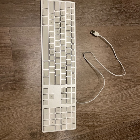 Apple Keyboard with USB - Picture 3 of 11